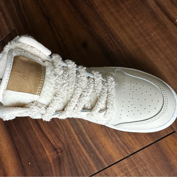 Nike Air Jordan 1 - Picture 5 of 8